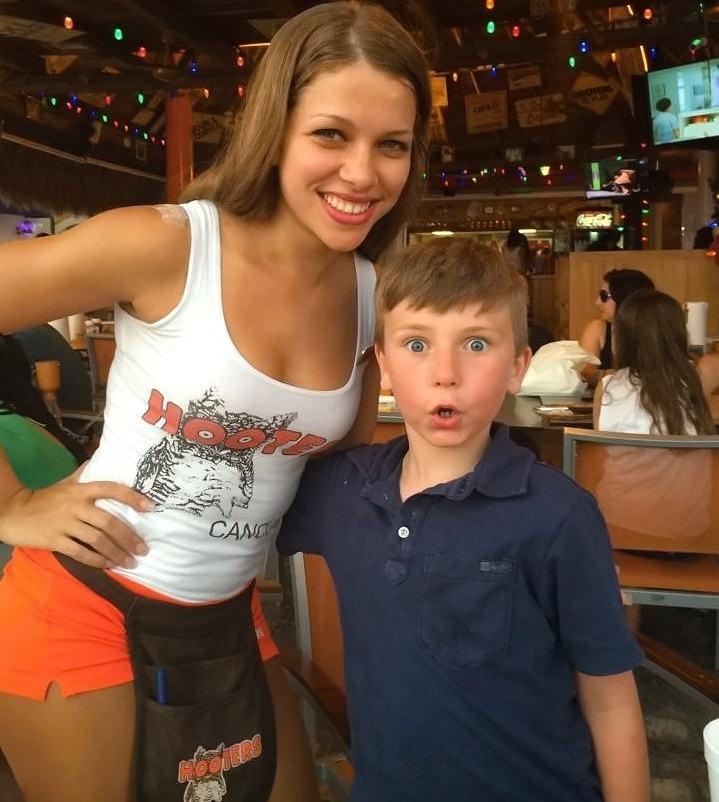 Obrázek First time at Hooters