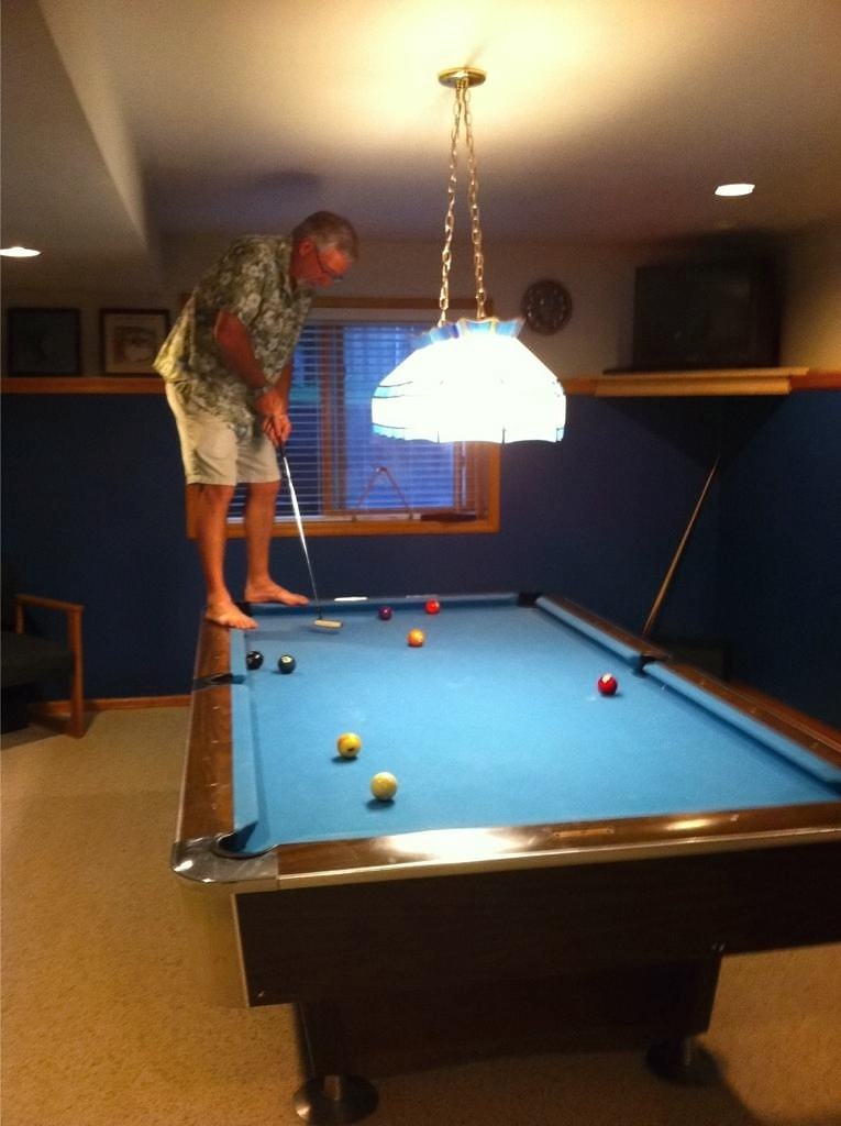 Obrázek Found my dad playing pool like this