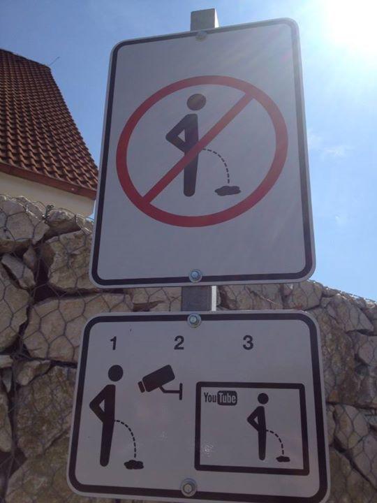 Obrázek How they prevent people from urinating in public in the Czech Republic