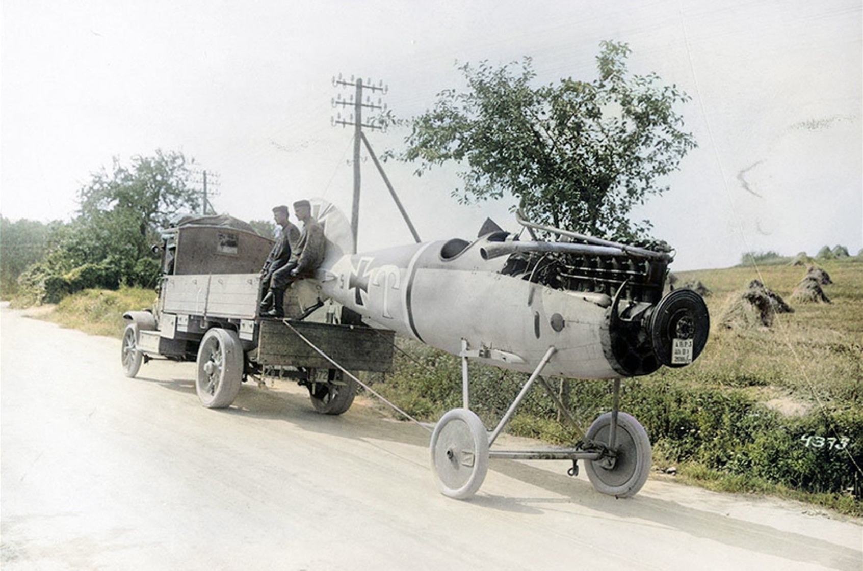 Obrázek Jagdastaffel 21 relocating their Albatros D.V to a new airfield