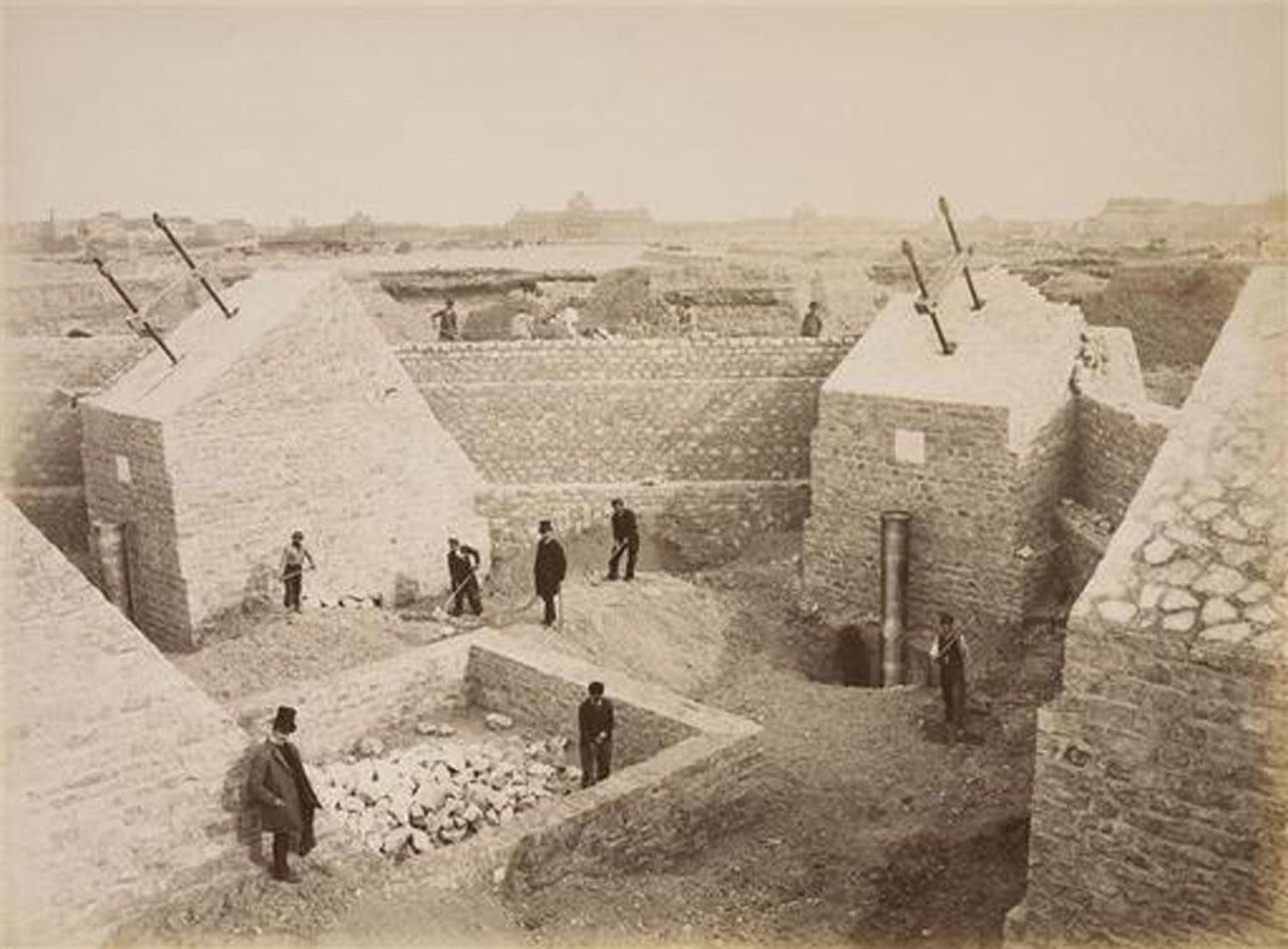 Obrázek Laying the foundations of the Eiffel Tower 1887