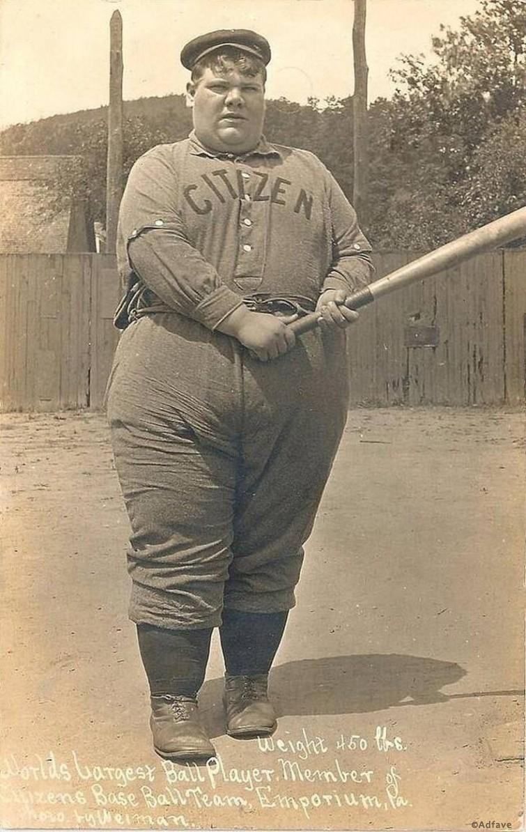 Obrázek Najtazsi hrac bejzbalu na svete vazil 205 kg 1908