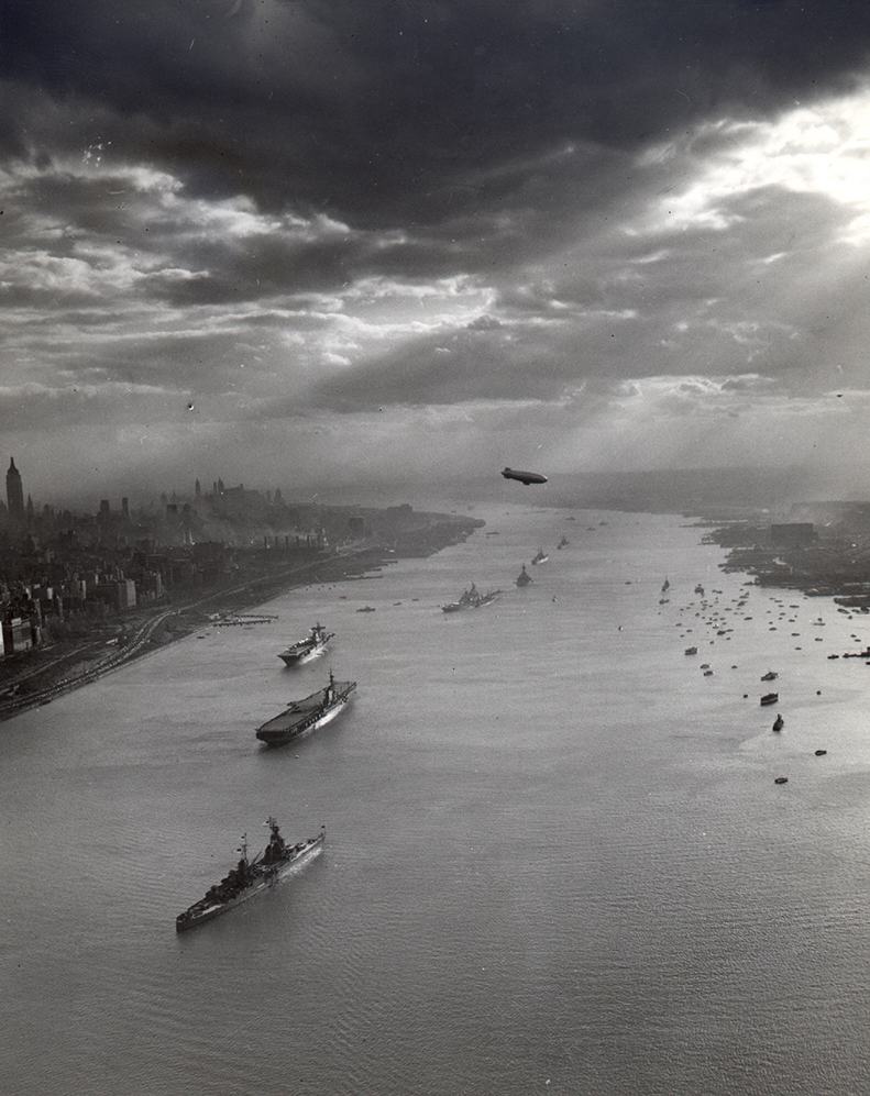 Obrázek Navy Day 1945 ships Hudson River NY