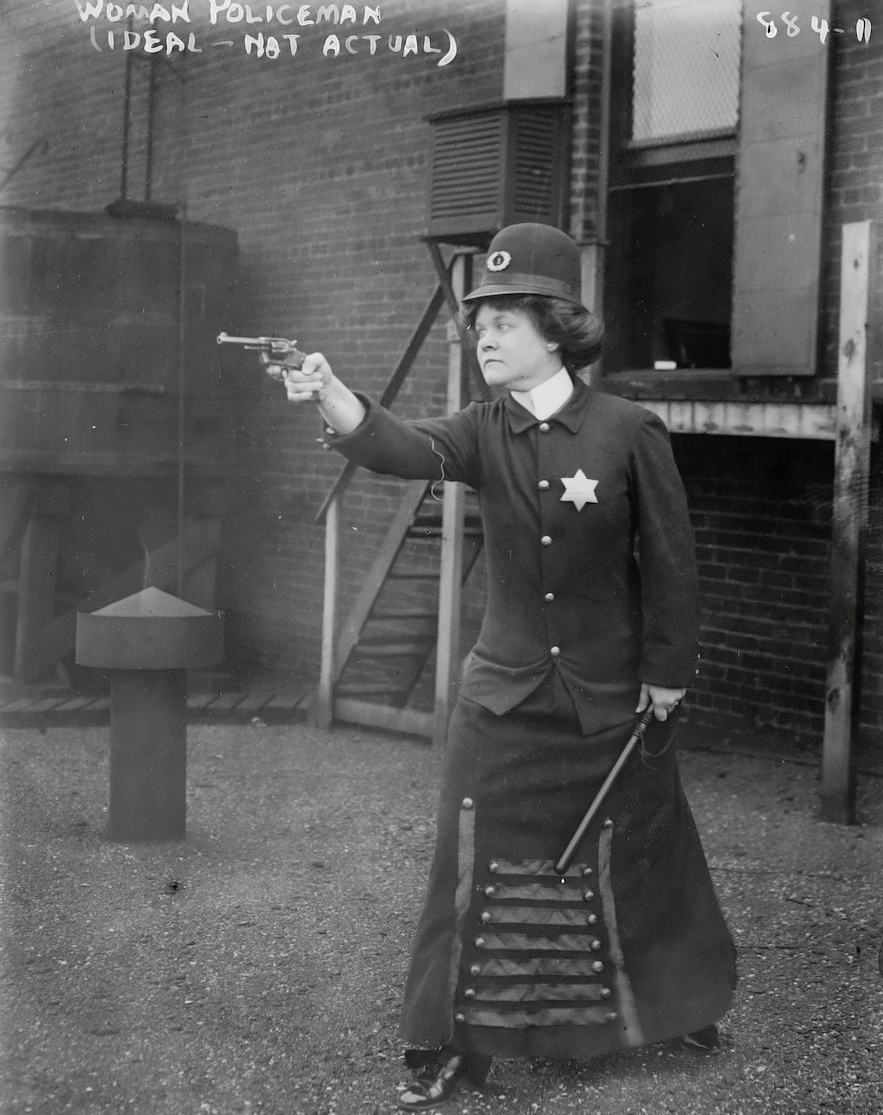 Obrázek Policewoman of the future - Cincinnati  1909