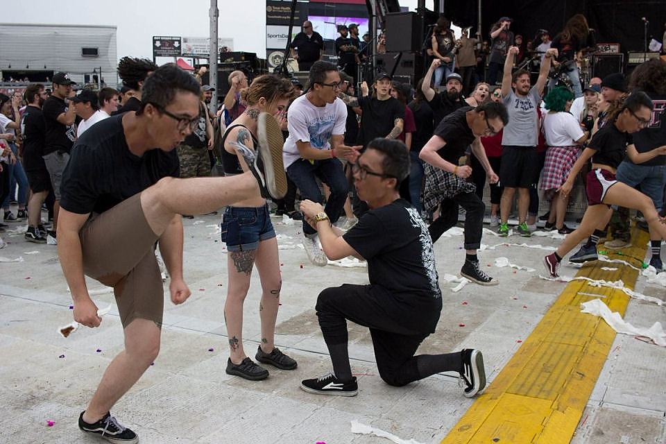 Obrázek Proposal In A Mosh Pit