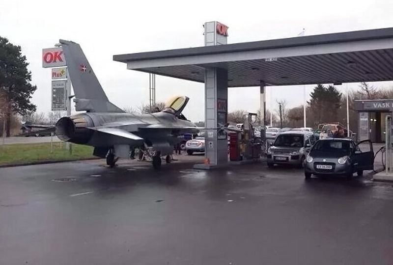 Obrázek Refuelling 