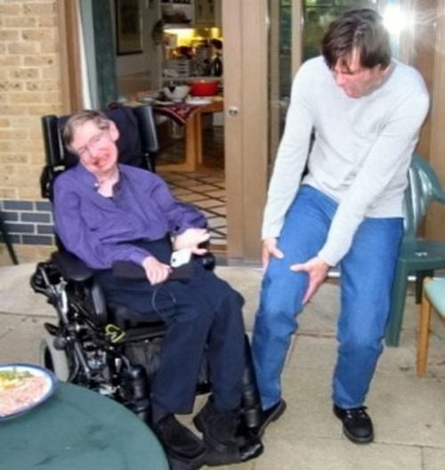 Obrázek Stephen Hawking running over Jim Carrey with his wheelchair