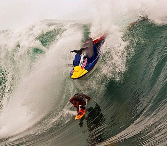 Obrázek Surfer Almost Decapitated By Jet Ski