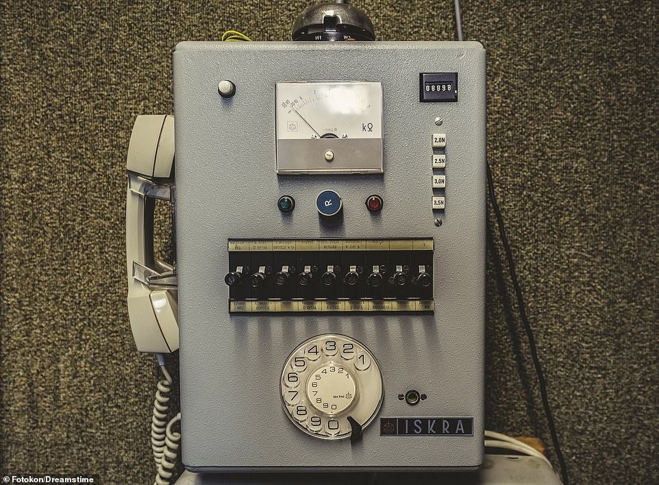 Obrázek Telefon z Jugoslavskeho protiatomoveho krytu