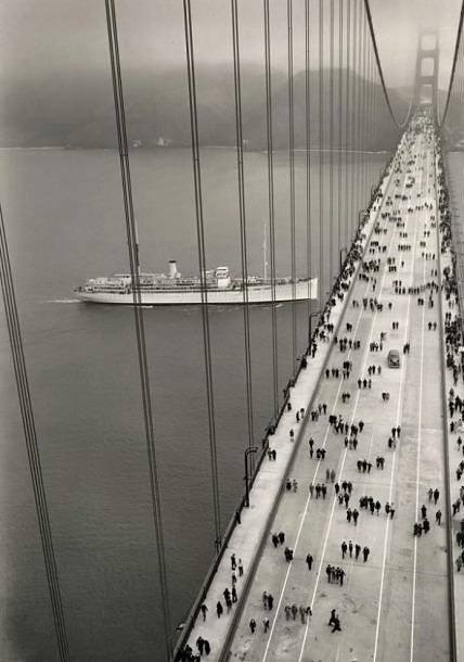 Obrázek Traffic on the Golden Gate bridge in 1937