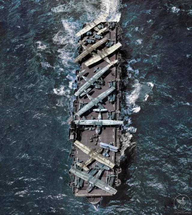 Obrázek USS Thetis Bay in 1944