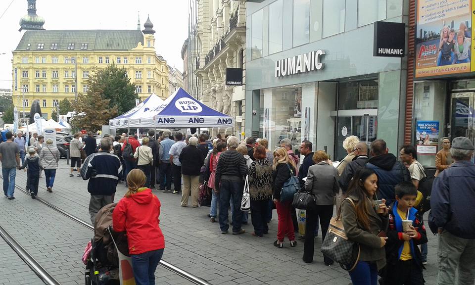 Obrázek brno 2.10.2016 babis dava parky zdarma-beeeee