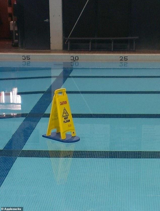 Obrázek caution wet floor