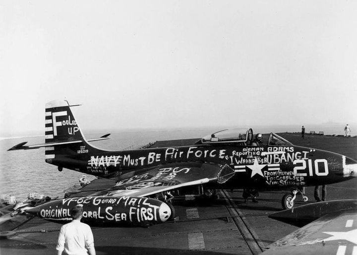Obrázek landing on the wrong Aircraft Carrier 1952
