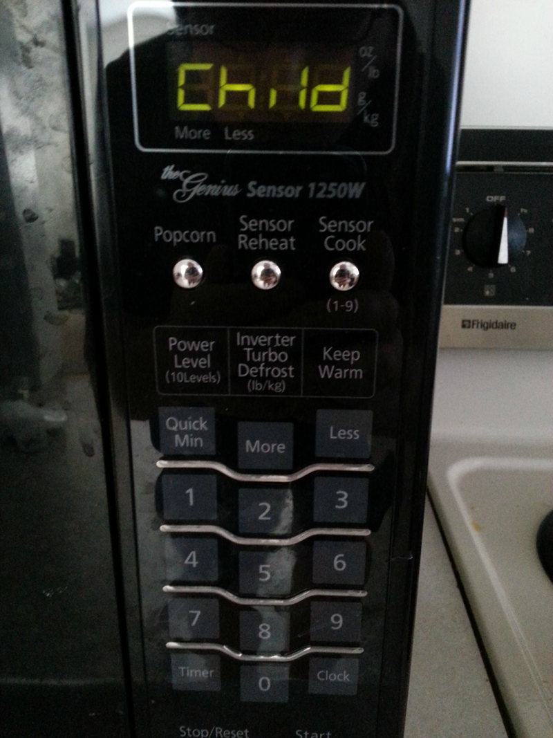 Obrázek my microwave is demanding a sacrifice