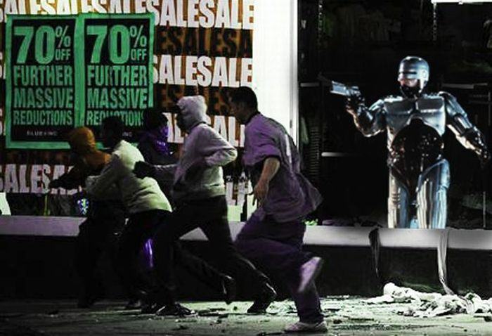 Obrázek police vs rioters