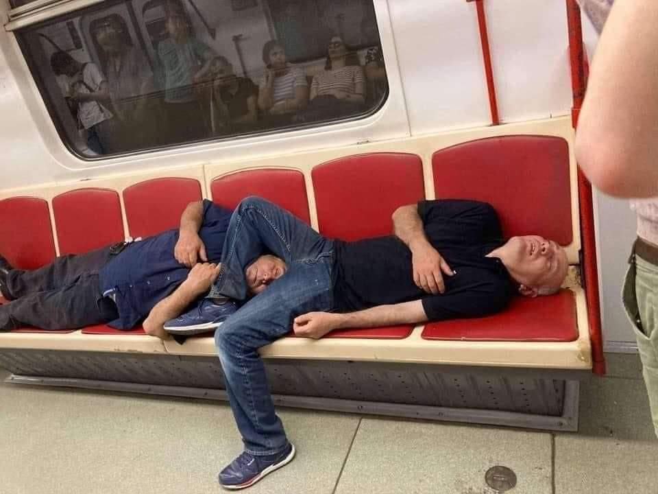 Obrázek romantika v metru