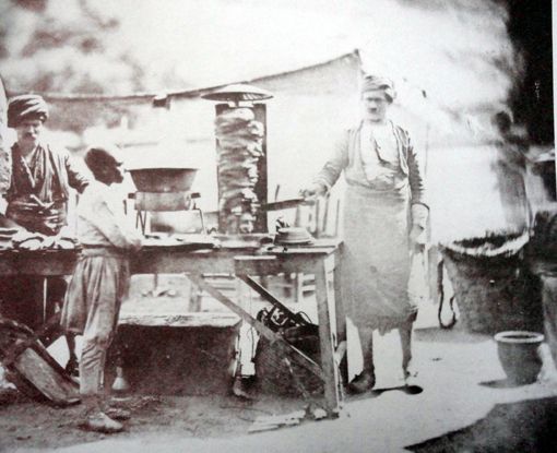 Obrázek z historie prvni Doner kebab 1855