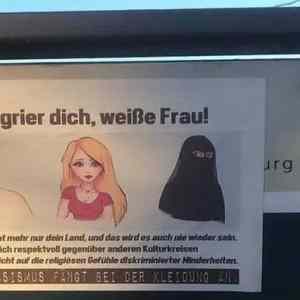 Obrázek 'Integruj se bila zeno hlasa vyzva na autobusove zastavce v nemeckem chalifatu'