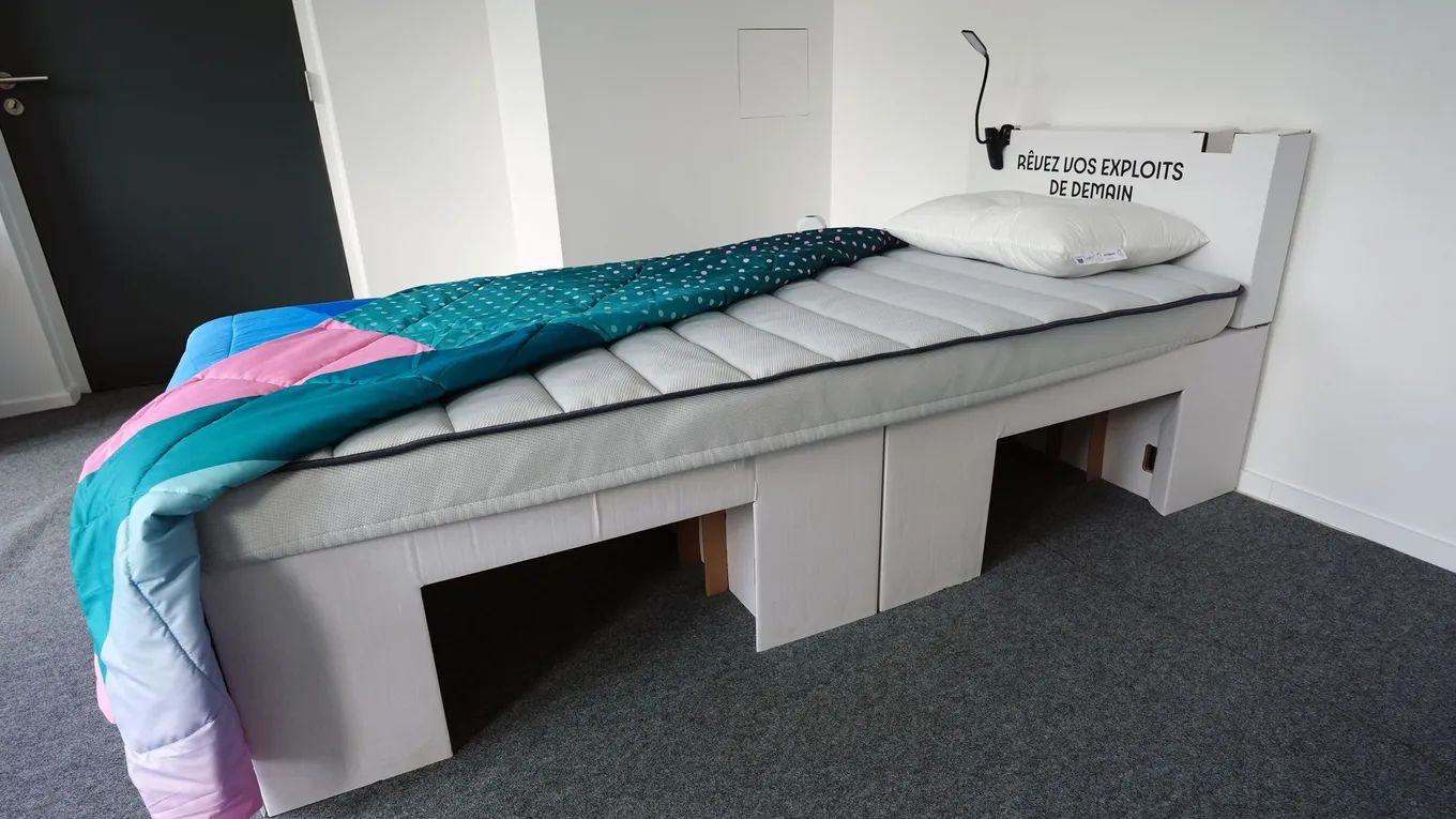 Obrázek LOH postel z kartonu matrac z pukacich sacku